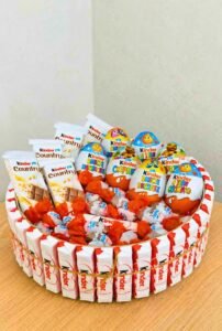 Round Kinder gift box Abovyan Armenia Ձեռագործ Kinder Շոկոլադե Նվեր-Կոմպոզիցիա (կլոր տարբերակ)